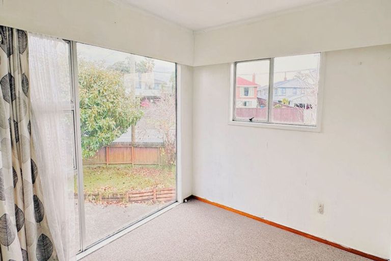 Photo of property in 54 Colwill Road, Massey, Auckland, 0614