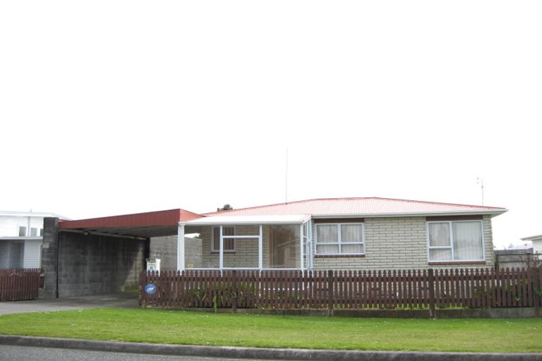 Photo of property in 6 Kahikatea Street, Inglewood, 4330