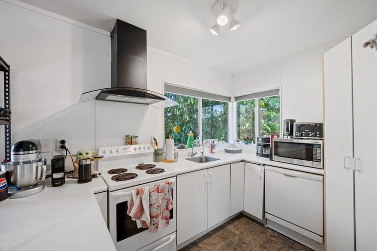Photo of property in 131c View Road, Sunnyvale, Auckland, 0612