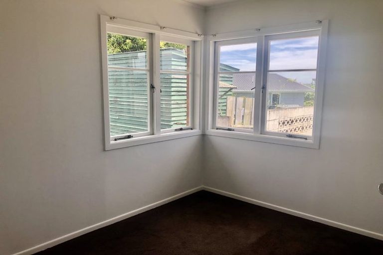 Photo of property in 40 Flanshaw Road, Te Atatu South, Auckland, 0610