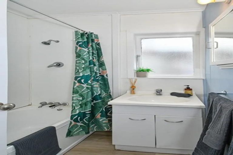 Photo of property in 266 Bairds Road, Otara, Auckland, 2023