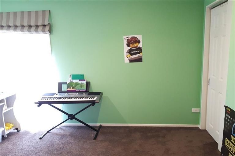 Photo of property in 22 Harbour Lights Close, West Harbour, Auckland, 0618