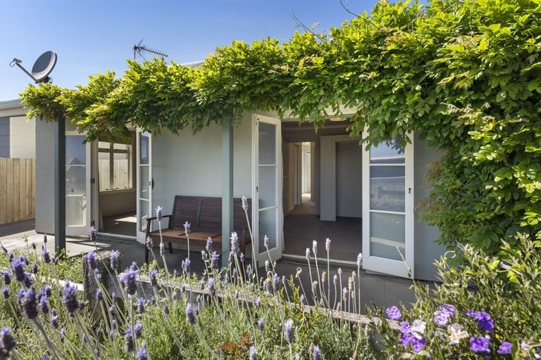 Photo of property in 160 Molesworth Street, New Plymouth, 4312