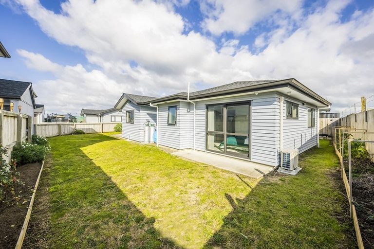 Photo of property in 95b Maplesden Drive, Clendon Park, Auckland, 2103