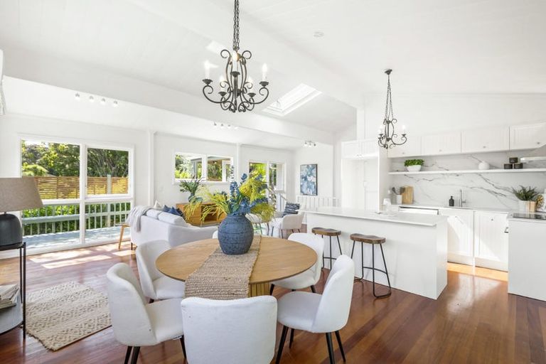 Photo of property in 7 Tranquil Glade, Hillcrest, Auckland, 0627