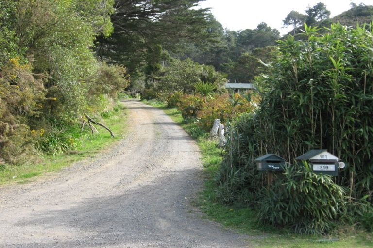 Photo of property in 309 Hauraki Road, Coromandel, 3506