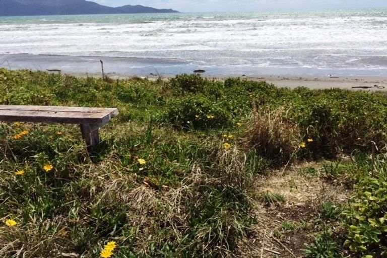 Photo of property in 131 Tutere Street, Waikanae Beach, Waikanae, 5036
