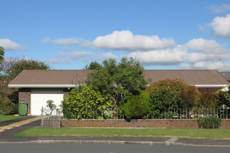 Photo of property in 6 Edgewater Grove, Orewa, 0931