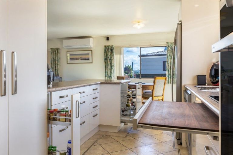 Photo of property in 32 Grace Crescent, Richmond Heights, Taupo, 3330