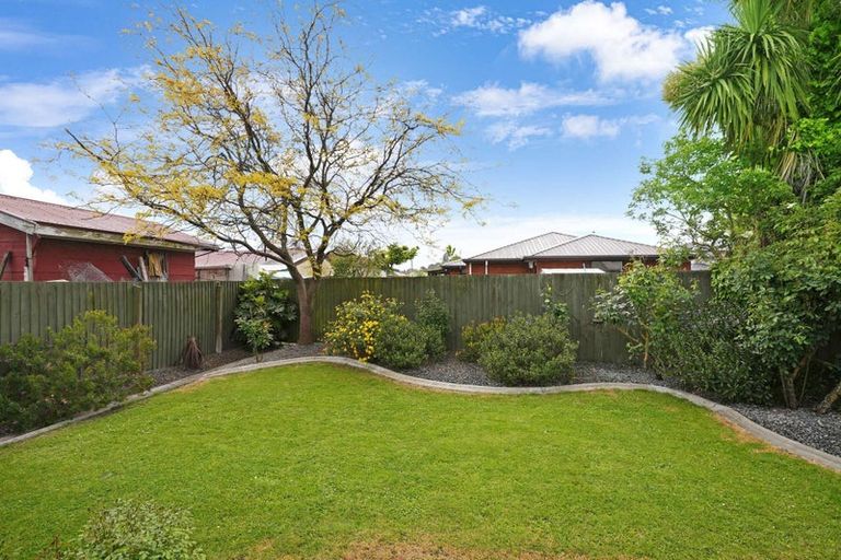 Photo of property in 2/8 Thistledown Place, Woolston, Christchurch, 8062