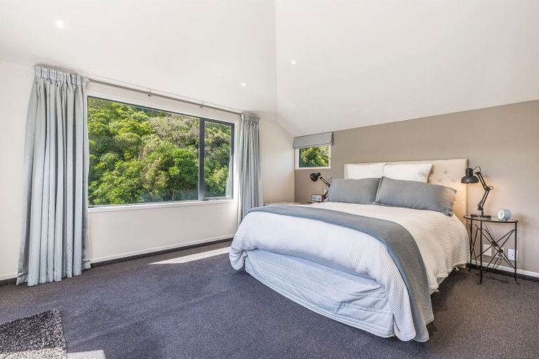 Photo of property in 86 Airlie Road, Plimmerton, Porirua, 5026