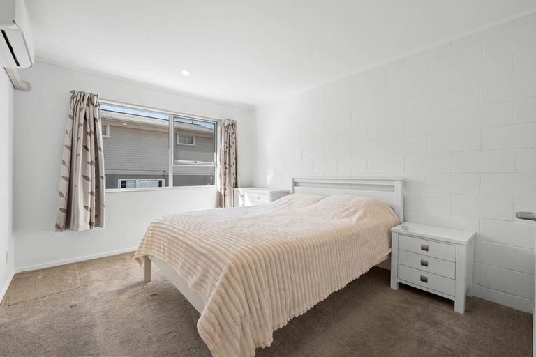 Photo of property in 1/112 Gossamer Drive, Pakuranga Heights, Auckland, 2010