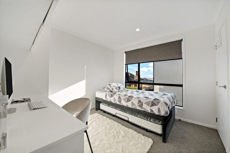 Photo of property in 8 Patariki Way, Beach Haven, Auckland, 0626