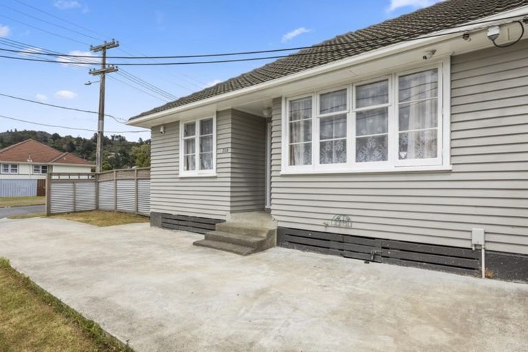 Photo of property in 308 George Street, Stokes Valley, Lower Hutt, 5019