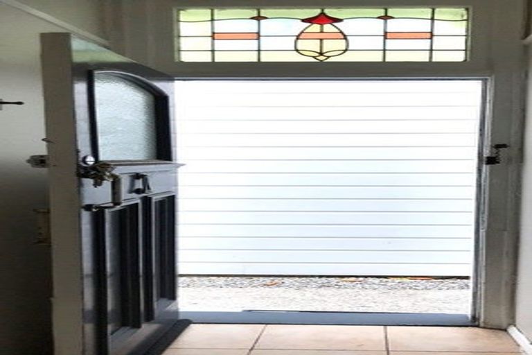 Photo of property in 61-61a Brougham Street, Mount Victoria, Wellington, 6011