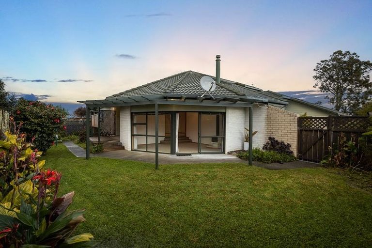 Photo of property in 7 Nickell Place, Orewa, 0931