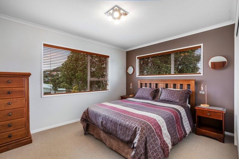 Photo of property in 129 Kahu Road, Paremata, Porirua, 5024