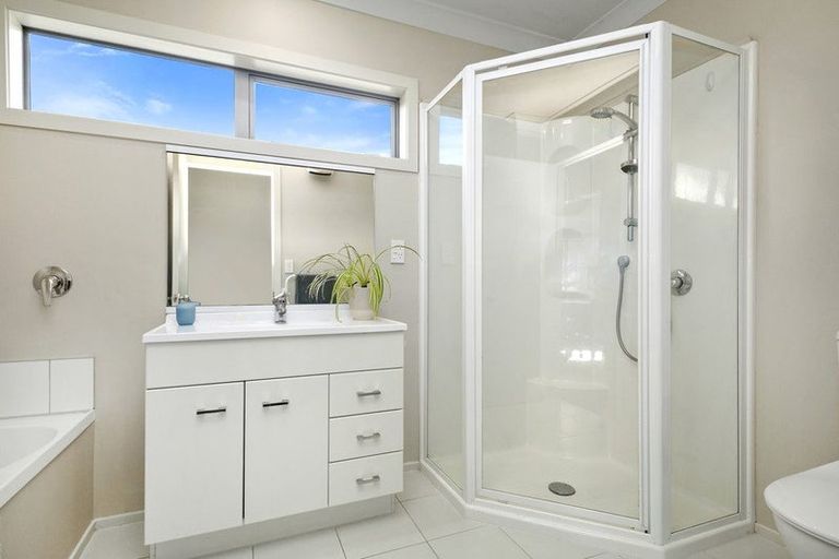 Photo of property in 22a Bartlett Grove, Tawa, Wellington, 5028