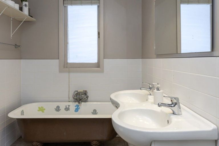 Photo of property in 90 Tamatea Road, Taupo, 3330