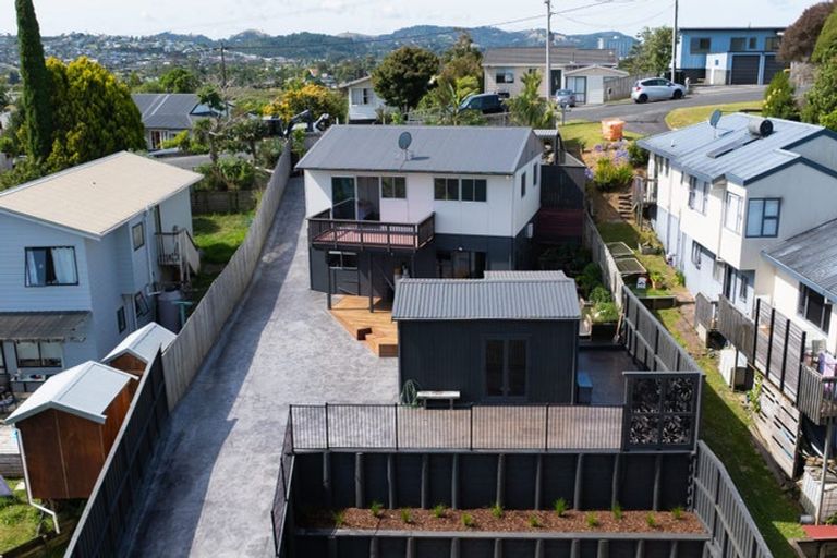 Photo of property in 36 Moffat Road, Red Beach, 0932