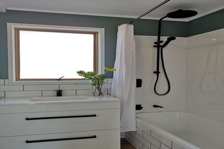 Photo of property in 8 Aquarius Avenue, Glen Eden, Auckland, 0602