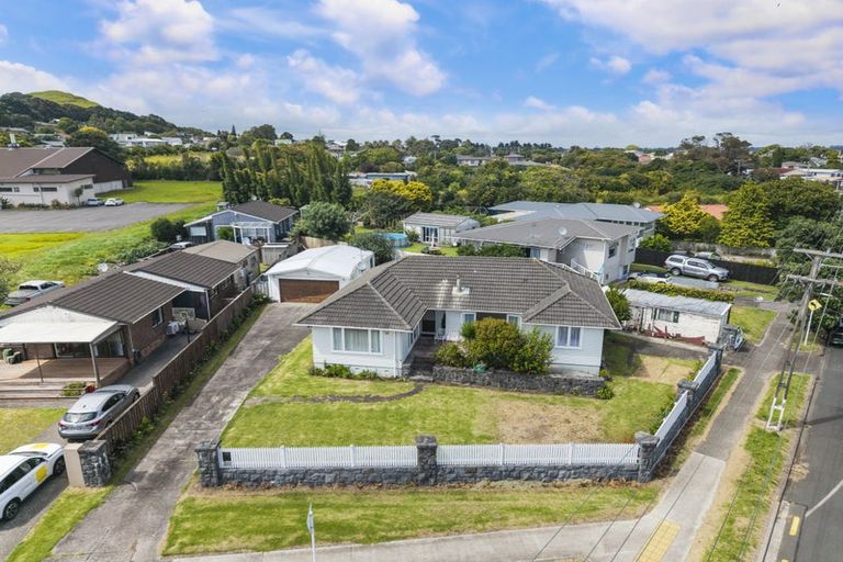 Photo of property in 107 Taylor Road, Mangere Bridge, Auckland, 2022