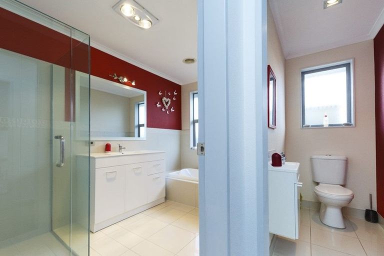 Photo of property in 16 Liberty Grove, Kelvin Grove, Palmerston North, 4414