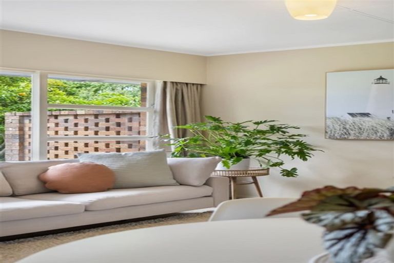 Photo of property in 2/1 Ocean View Road, Hillcrest, Auckland, 0627