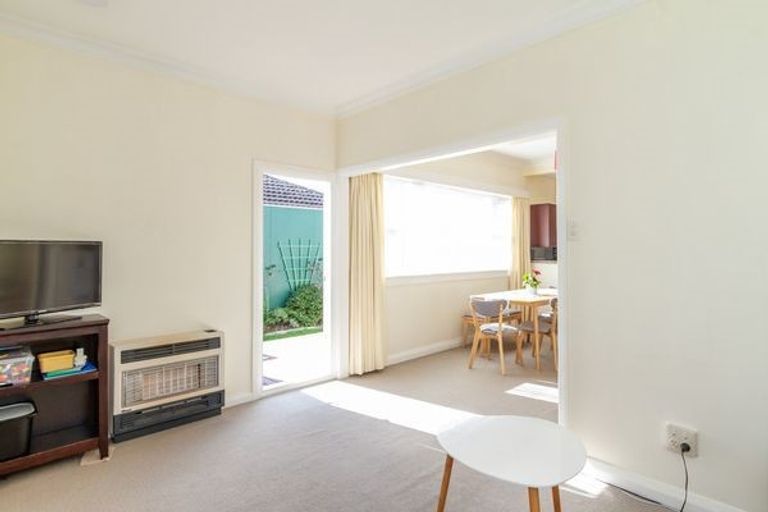 Photo of property in 27 Guthrie Street, Waterloo, Lower Hutt, 5011