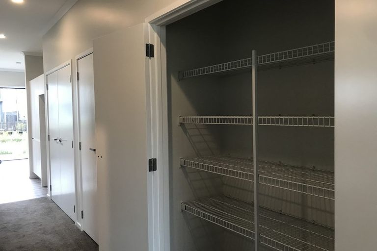 Photo of property in 16 Wai Place, Westgate, Auckland, 0614