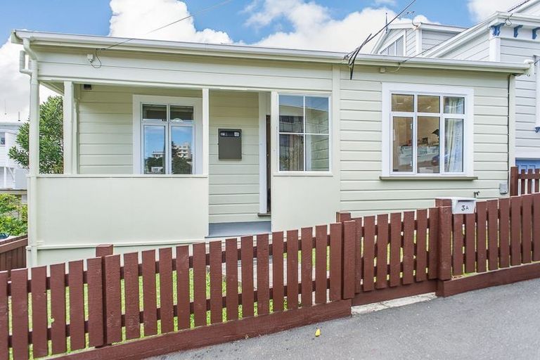 Photo of property in 7 Derby Street, Mount Victoria, Wellington, 6011