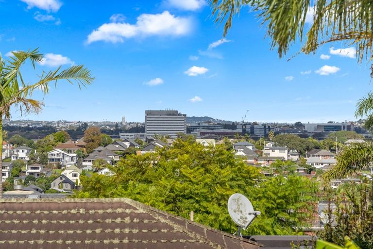 Photo of property in 1/64 Seaview Road, Castor Bay, Auckland, 0620