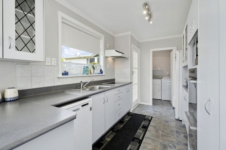 Photo of property in 22 Gray Avenue, Paraparaumu Beach, Paraparaumu, 5032