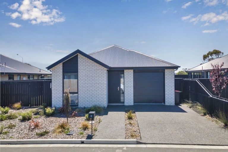 Photo of property in 18 Kura Lane, Aranui, Christchurch, 8061