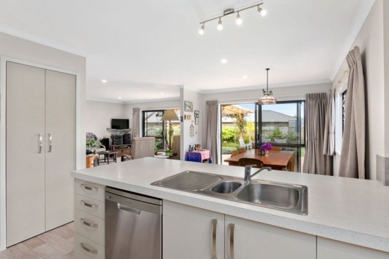 Photo of property in 86a Margaret Drive, Omokoroa, 3114