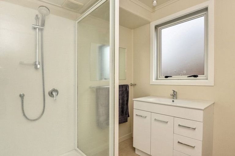 Photo of property in 25 Graham Avenue, Te Atatu Peninsula, Auckland, 0610