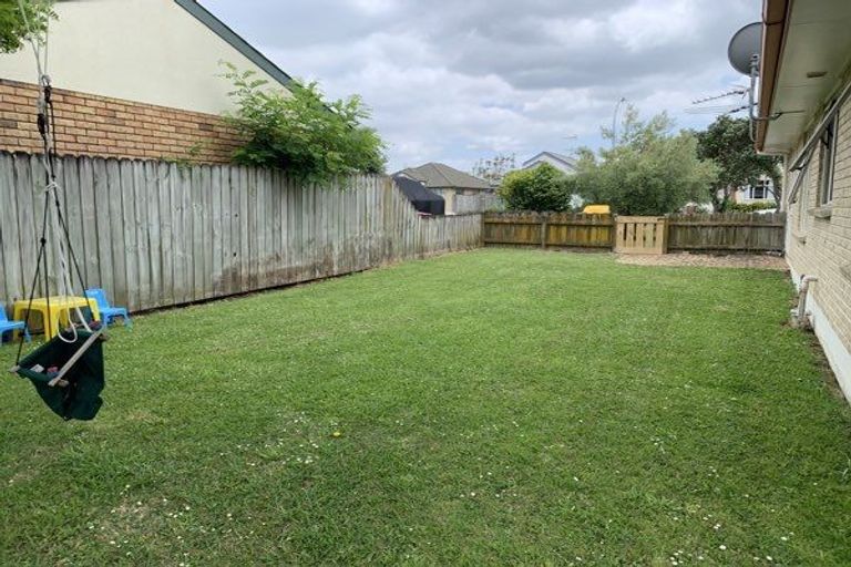 Photo of property in 37 Fernbrook Close, Burswood, Auckland, 2013