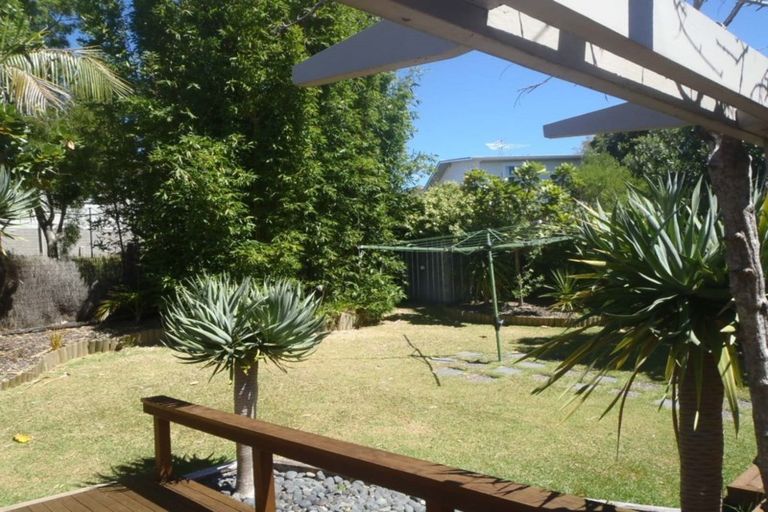 Photo of property in 8 Salamanca Road, Sunnynook, Auckland, 0620