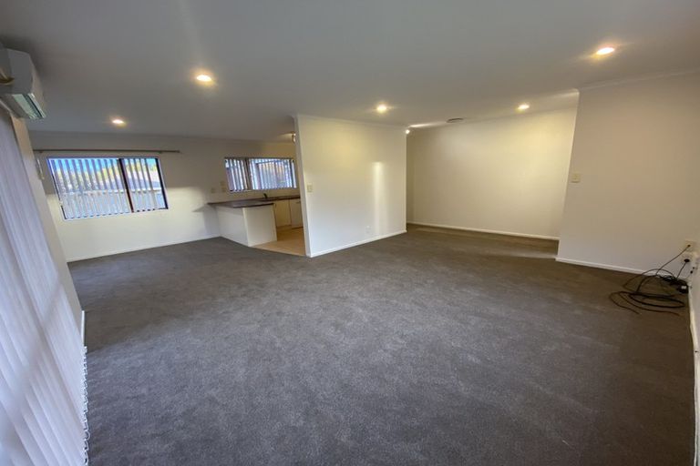 Photo of property in 42 Greenberry Drive, Ranui, Auckland, 0612