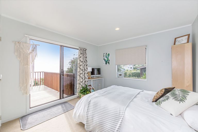 Photo of property in 56 Pacific Parade, Army Bay, Whangaparaoa, 0930