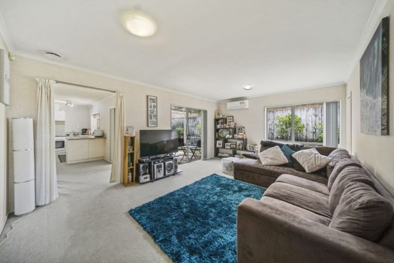 Photo of property in 5 Harobed Place, Weymouth, Auckland, 2103