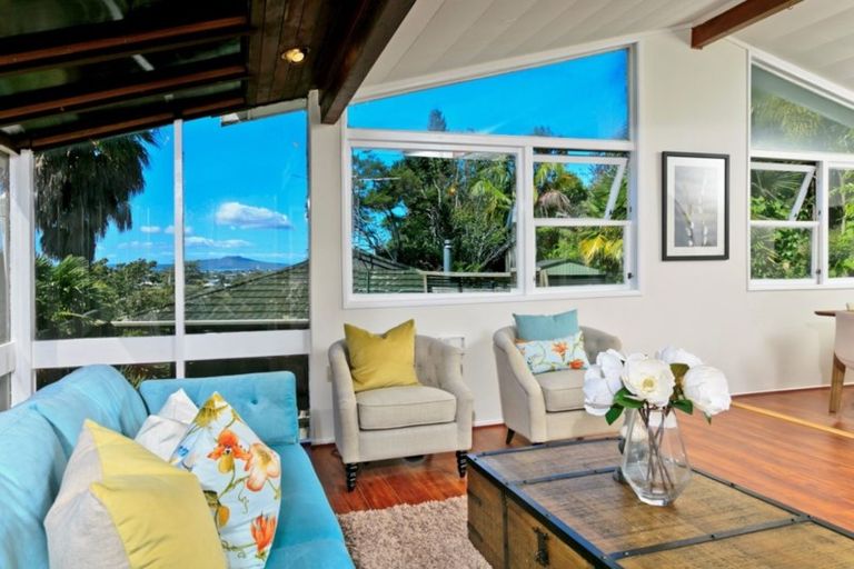 Photo of property in 88 Ayton Drive, Totara Vale, Auckland, 0629