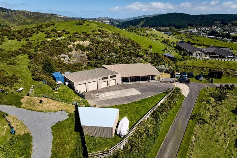 Photo of property in 132 Bing Lucas Drive, Tawa, Wellington, 5028