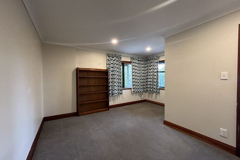 Photo of property in 41 Ashton Fitchett Drive, Brooklyn, Wellington, 6021