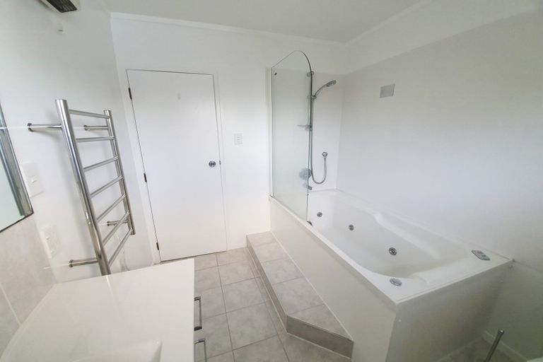 Photo of property in 488 Don Buck Road, Massey, Auckland, 0614