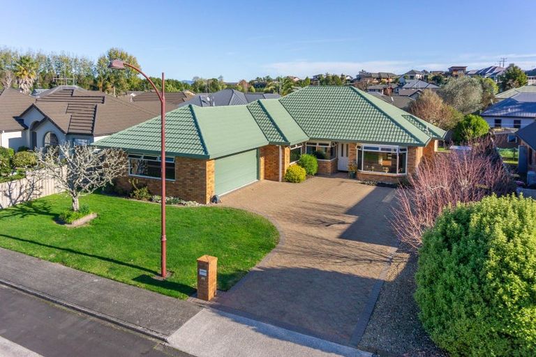 Photo of property in 15 Roderick Place, Rototuna, Hamilton, 3210