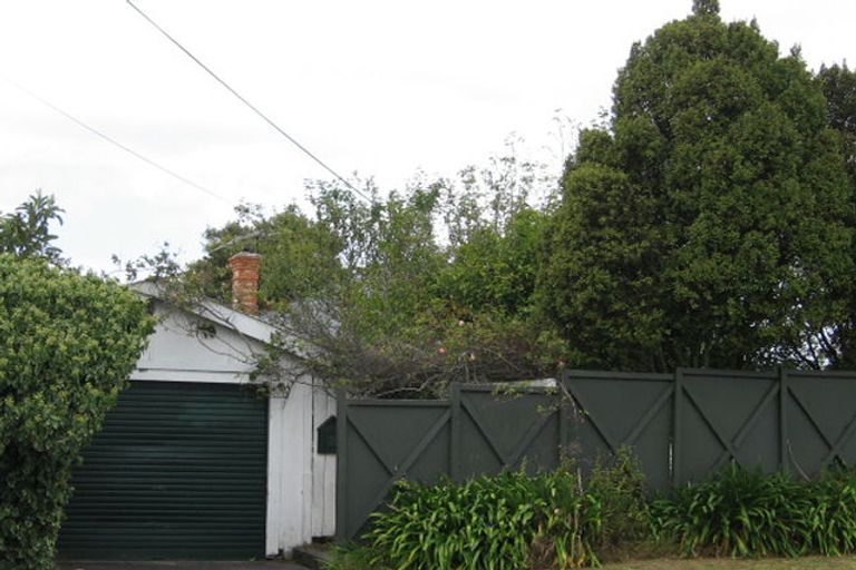 Photo of property in 35 Tramway Road, Beach Haven, Auckland, 0626