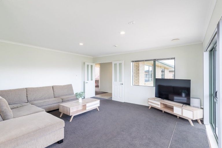 Photo of property in 56 Percy Kinsman Crescent, Riverstone Terraces, Upper Hutt, 5018