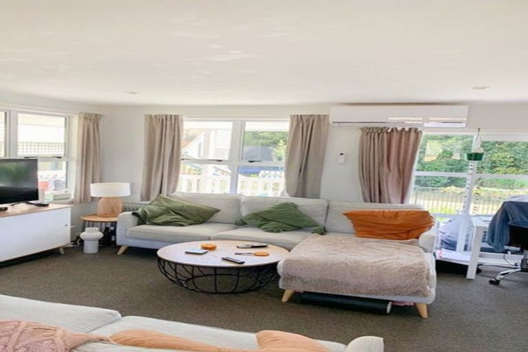 Photo of property in 12 Rossmore Terrace, Murrays Bay, Auckland, 0630