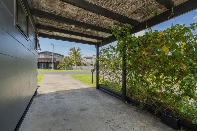 Photo of property in 5 Surf Street, Whitianga, 3510